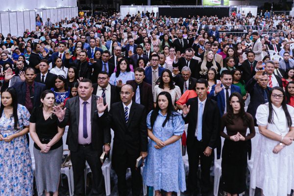 A programação contou com convidados especiais e gerou salvação de almas